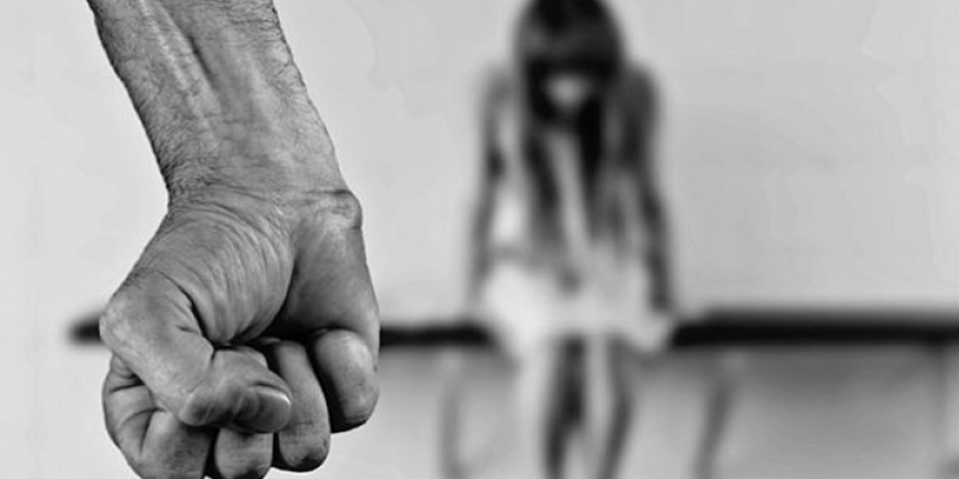 Genç kıza istismar suçundan 20 kişi gözaltına alındı