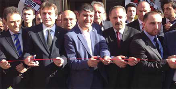 Adayları buluşturan açılış