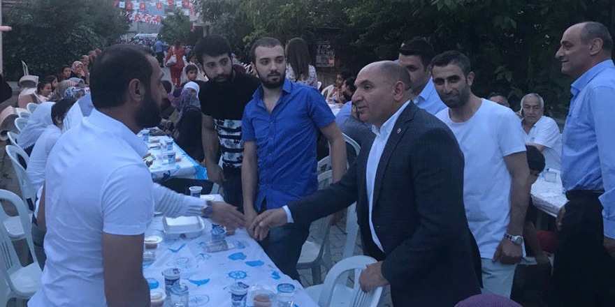 Tarhan  iftar programına katıldı