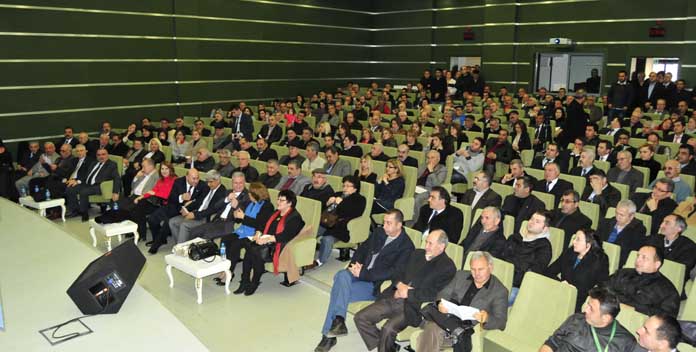 “Yine biz bize kaldık”