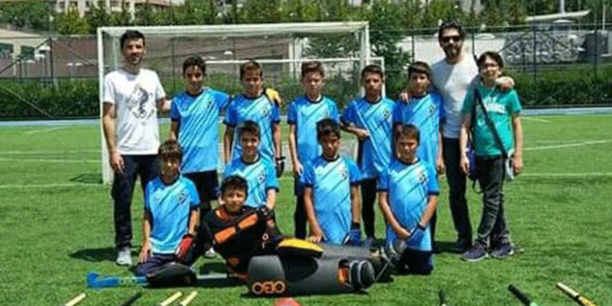 Kartepe Kubilay Ortaokulu, çim hokeyinde Türkiye 3.'sü oldu