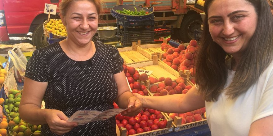 Akpınar, pazarda vatandaşlarla ekonomiyi konuştu