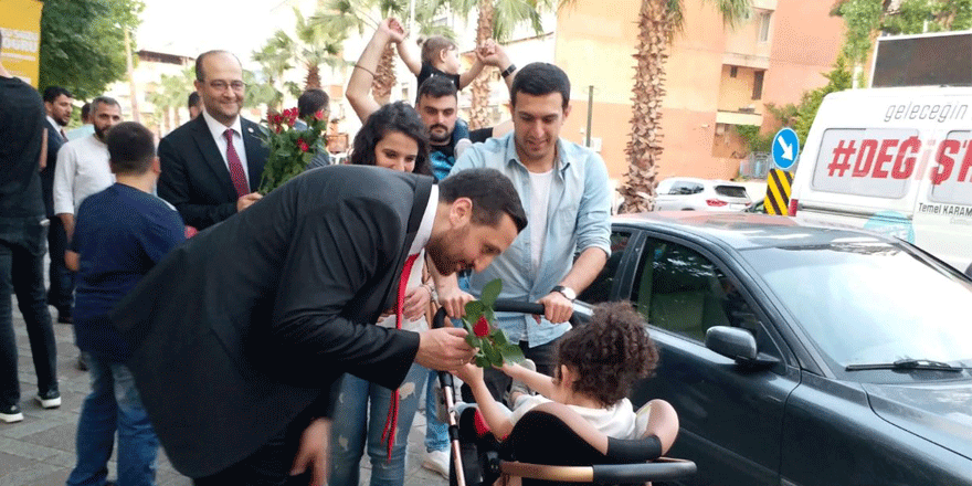 Saadet’ten sevgi yürüyüşleri