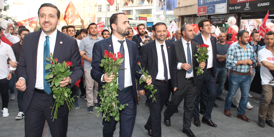 “Gebze’de Temel Başkan sloganları”