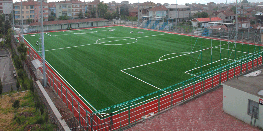 Spor sahalarının zemini iyileştiriliyor