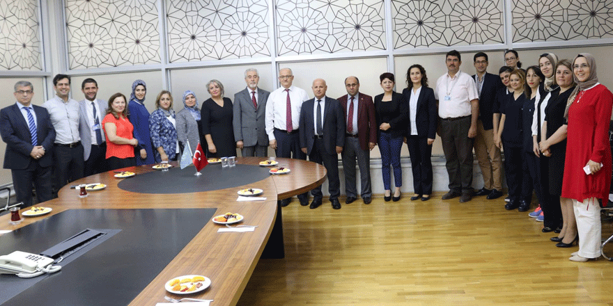 Bebek dostu sağlık kuruluşlarına unvanları verildi