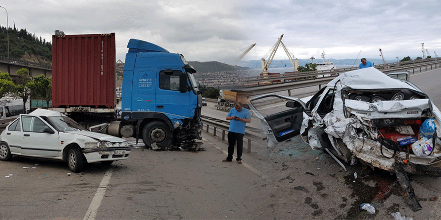 TIR otomobile çarptı: 6 yaralı