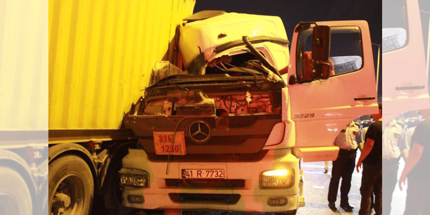 Tanker TIR'a çarptı: 1 yaralı