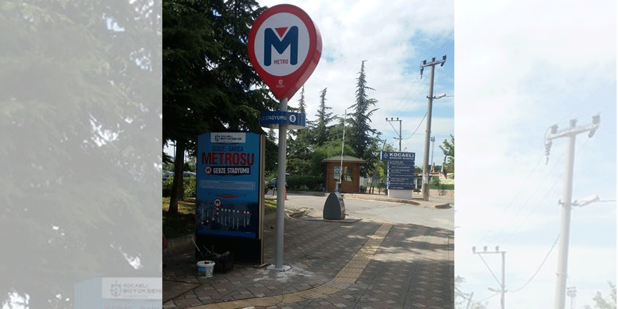 Metro tabelası yeniden dikildi