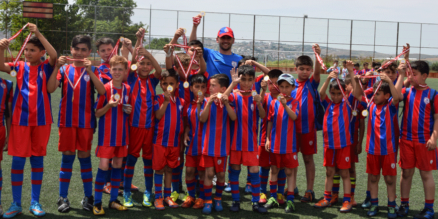 ALTINORDU GEBZE FUTBOL OKULUNA İLGİ ARTIYOR