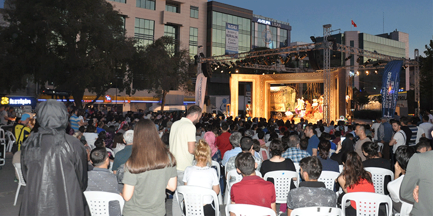 “Asalet Kumkuması” sahnelendi