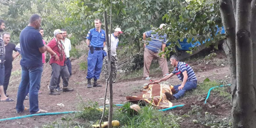 Devrilen traktörün altında kalarak öldü