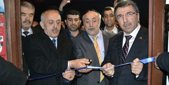 CHP’den coşkulu açılış