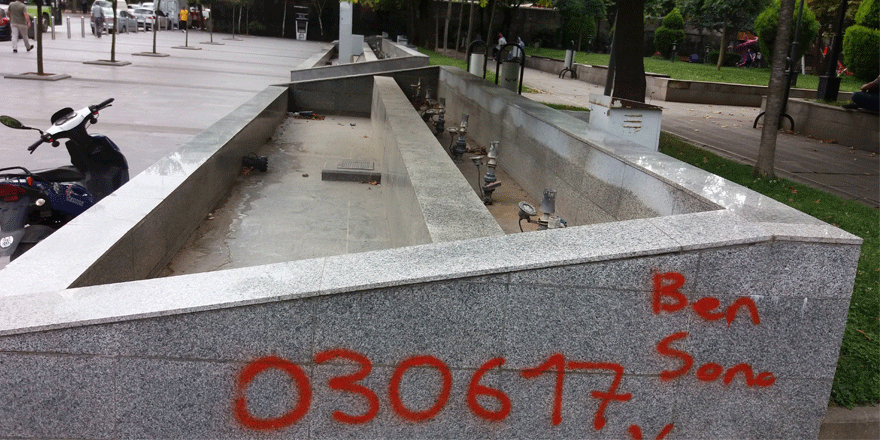 Havuzlar bakımsızlıktan dökülüyor