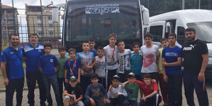 Minik güreşçiler umut veriyor
