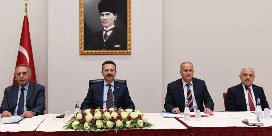“İşsizlikle ilgili projelerimiz sürecek”