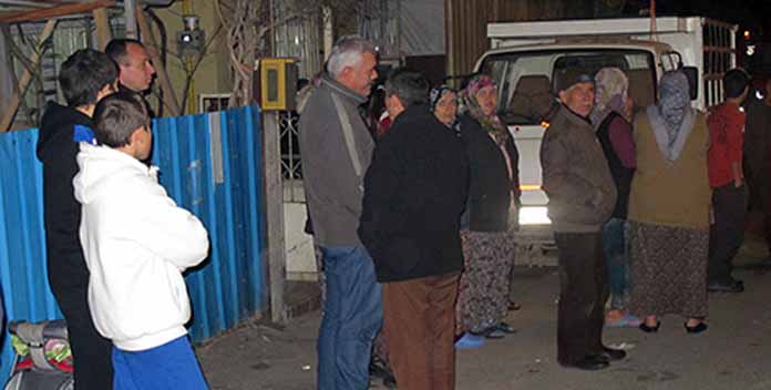 Yangın mahallelileri sokağa döktü