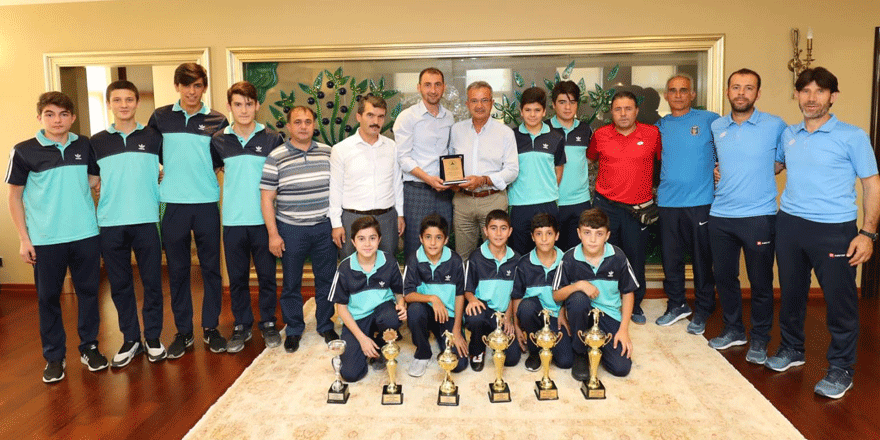 ŞAMPİYON KÖŞKER’E GİTTİ