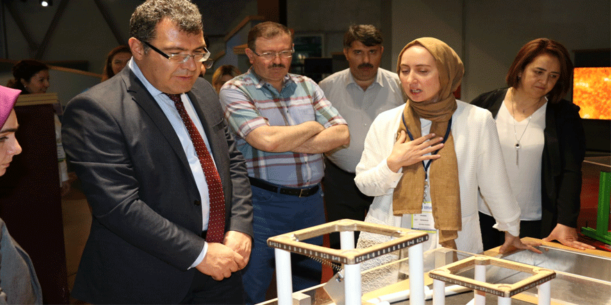 Bilim Merkezi’ni ziyaret etti