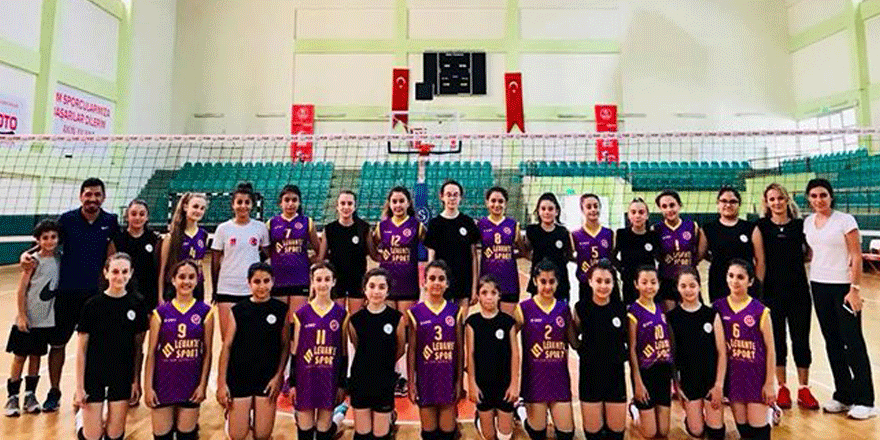 Voleybolcular yazın da çalışıyor