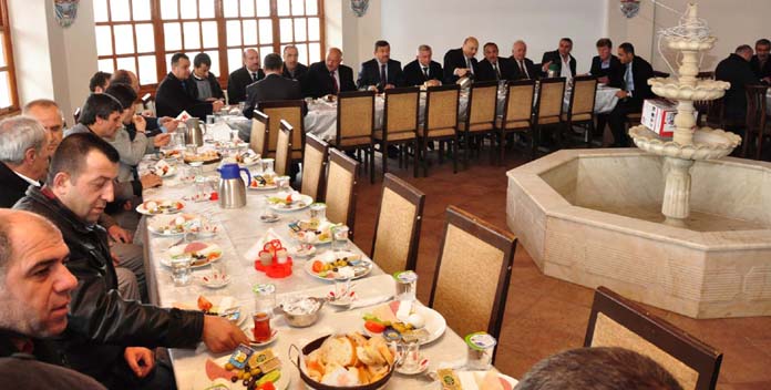 Karabacak, esnafla buluştu