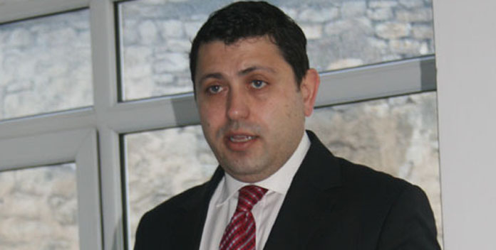 “Yol yapmak, park yapmak belediyecilik değildir”