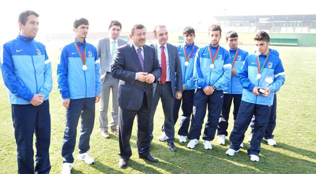 DARICA BAŞARIYA DOYMUYOR