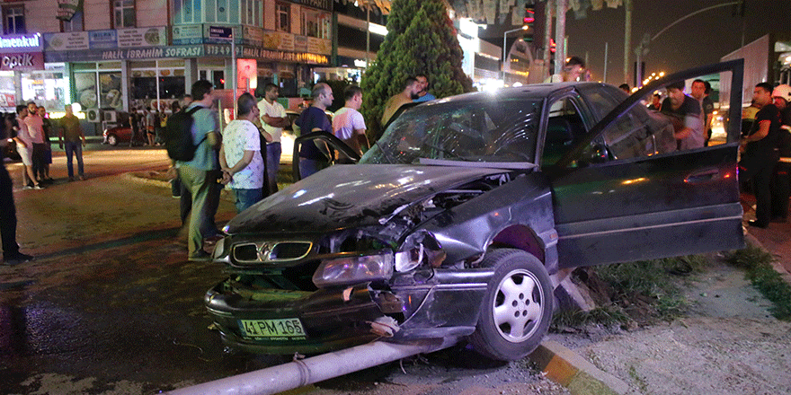 Kavşakta zincirleme kaza: 6 yaralı