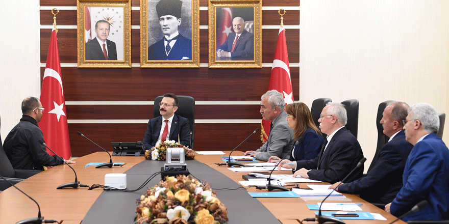 Vatandaşlar derdini valiye anlatıyor