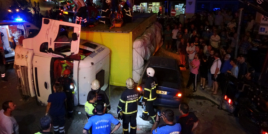 Freni boşalan kamyon iki otomobile çarptı