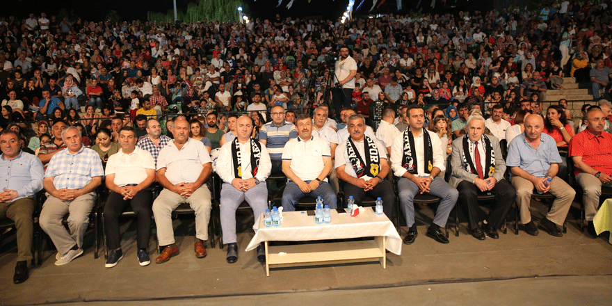 Ardahanlılardan coşkulu gece