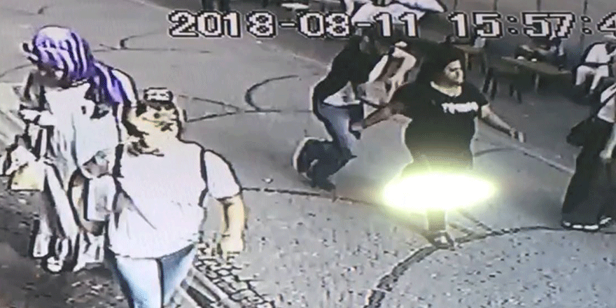 Kız arkadaşını sırtından bıçakladı