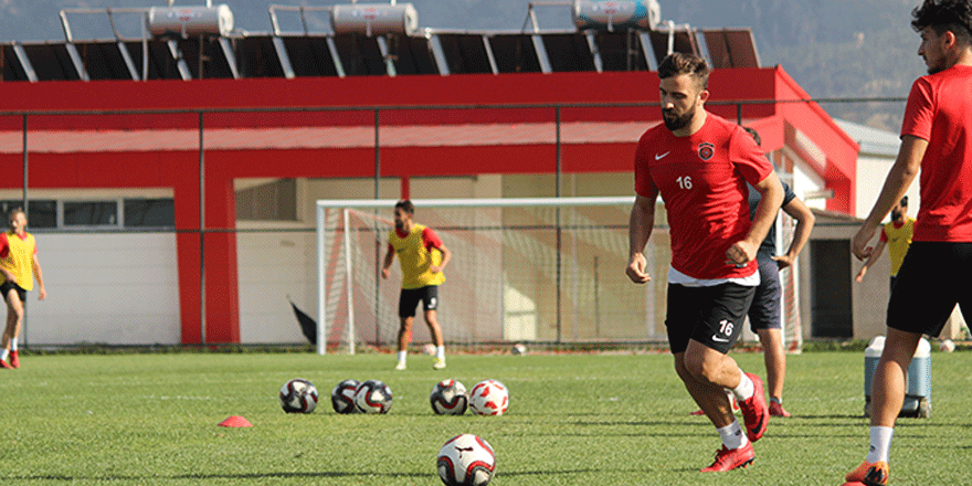 Gölcükspor sağ kanada takviye yaptı