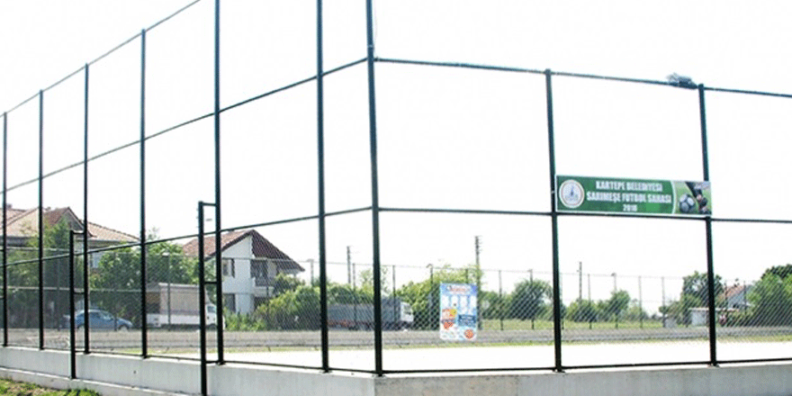 Kartepe'de 5 futbol stadı tabelası takıldı