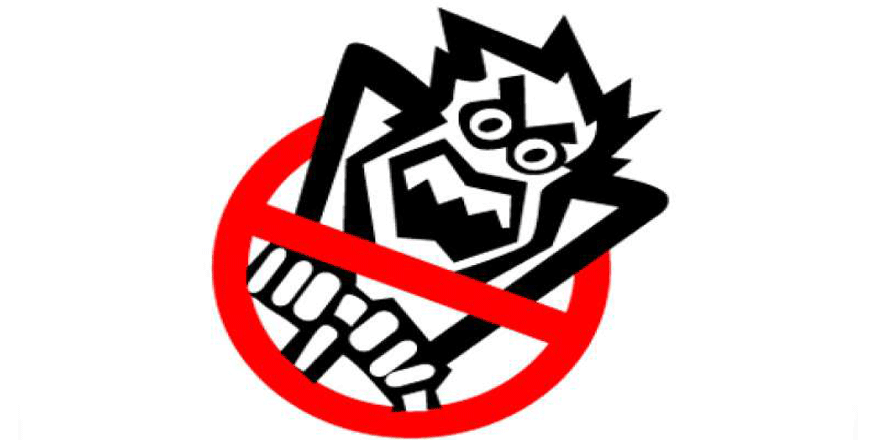 Otomobil demir bariyerlere çarptı