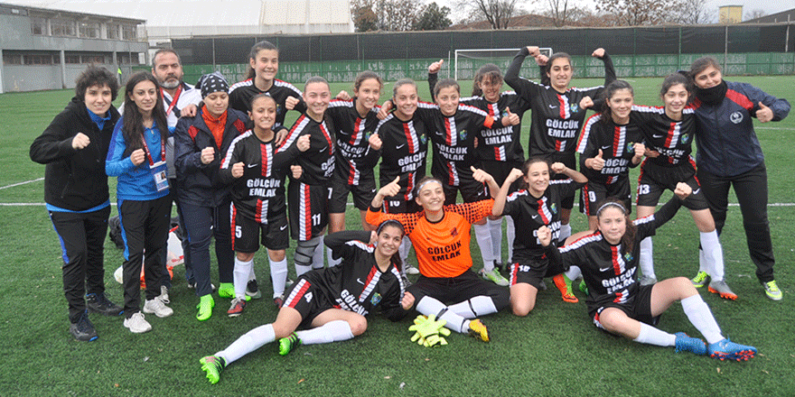 Bayan Futbol takımı üçüncü