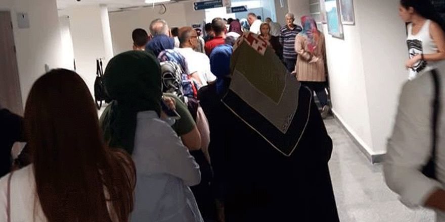 Hastalar saatlerce sırada bekliyor