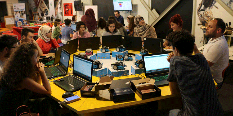 Robotik atölyelerde eğlenerek öğrendiler