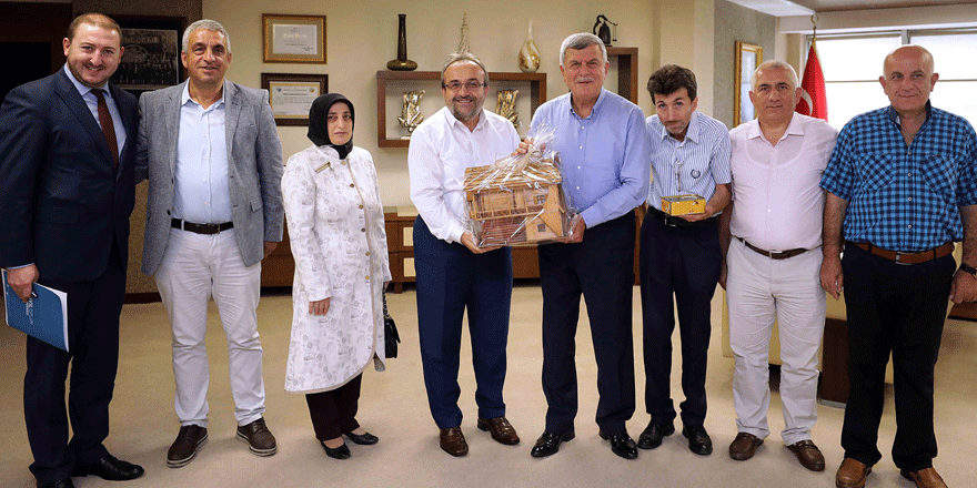 Karaosmanoğlu, Artvinlileri konuk etti