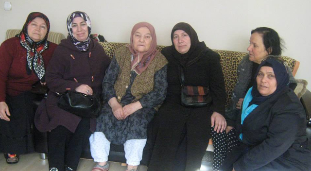 Ak kadınlar mahallelerde