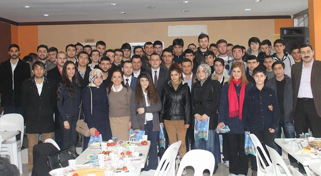 Üniversiteliler ve liseliler kahvaltıda buluştu