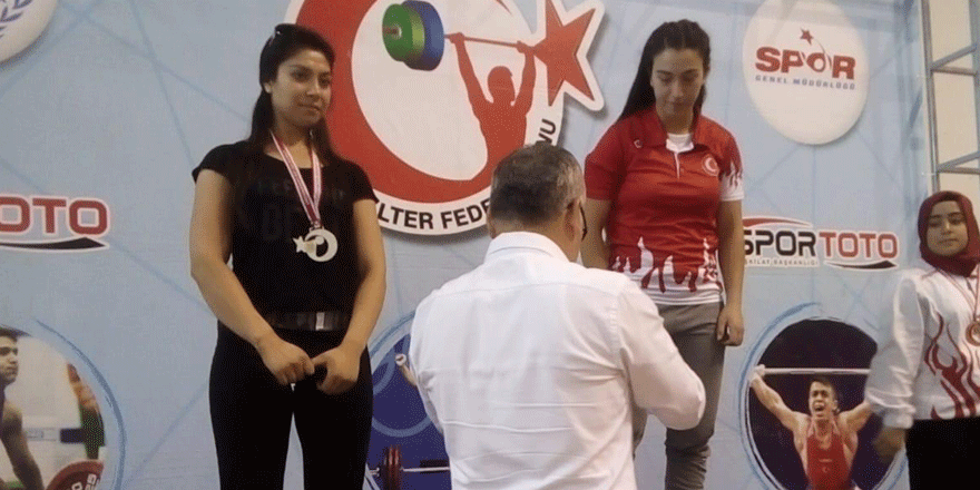 Halterciler Niğde’den 2 altın ile döndü