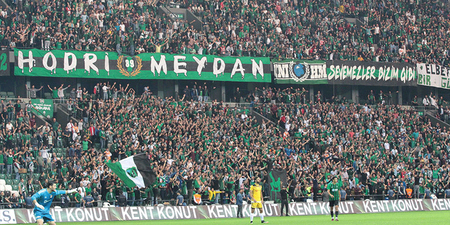 Alkollü taraftarlar maça alınmadı