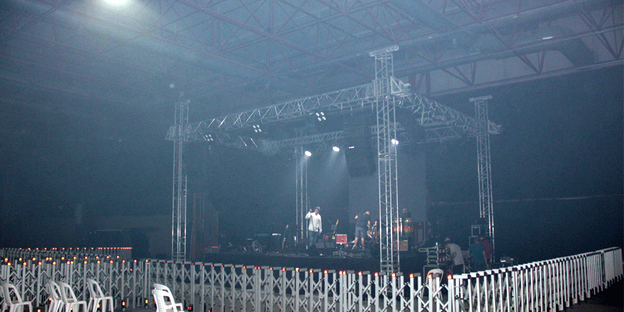 Kebap dumanı konseri iptal ettirdi