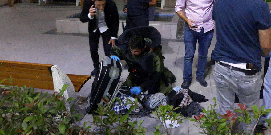 Fünye ile patlatılan bavuldan kıyafetler çıktı