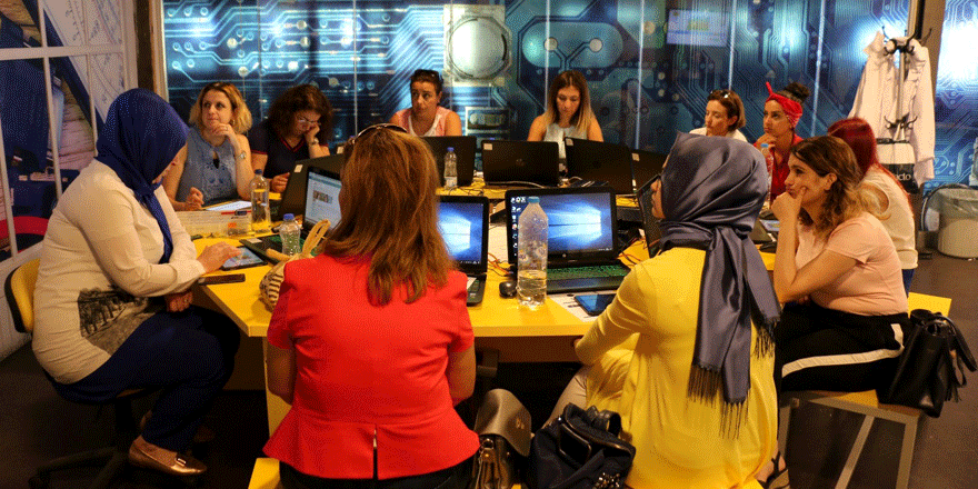 Mucit Dünyası’nda öğretmen eğitimleri