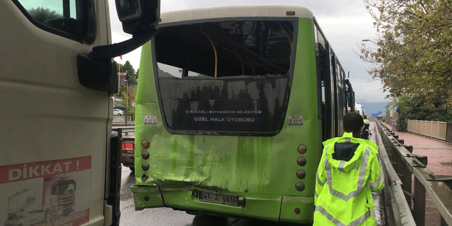 Beton mikseri halk otobüsüne çarptı