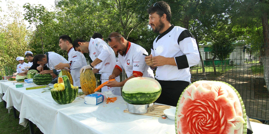 Havuçtan gül, kavundan sepet yaptılar