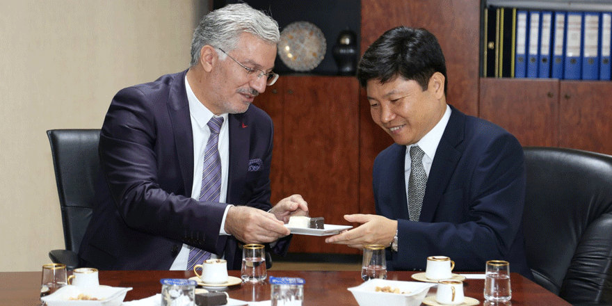 Başkonsolos Hong, Özak’ı ziyaret etti