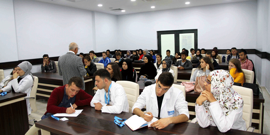 Stajyer öğrencilere oryantasyon eğitimi